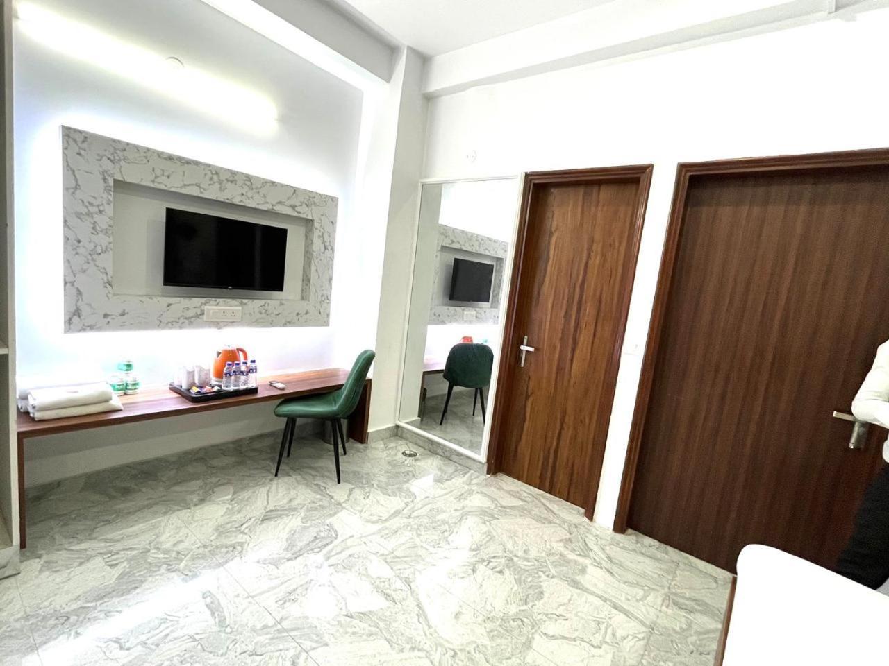 Hotel S B Inn - Near New Delhi Railway Station Paharganj Exterior foto